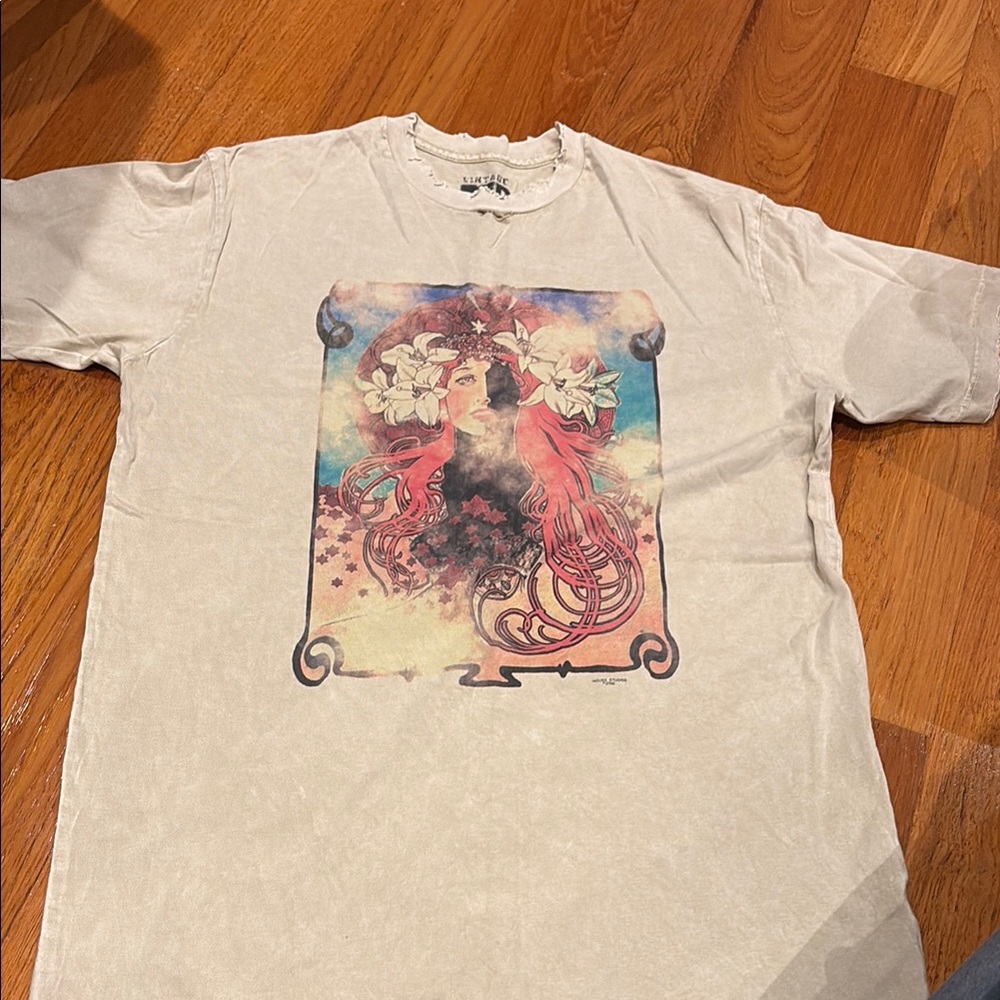 Vintage Red Cream Short Sleeve Tee with Artistic Graphic